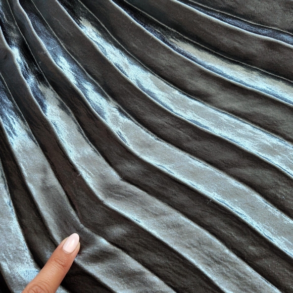 HD in Paris Blue Satin Pleated Skirt XS/S - Picture 9 of 9